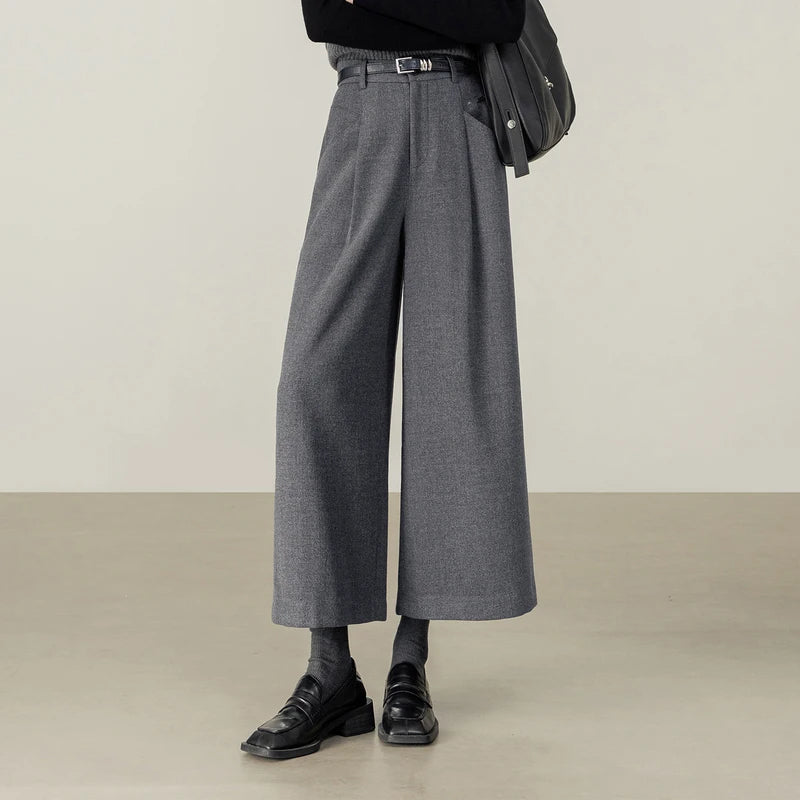 Pleated Wide-Leg Cropped Pants